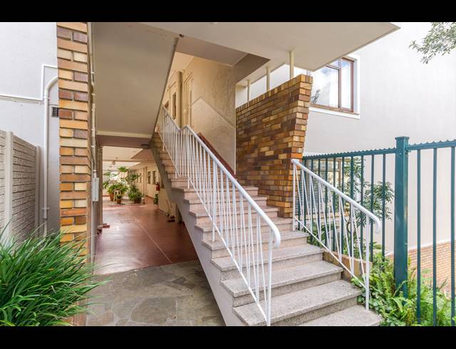 2 BEDROOM APARTMENT TO LET IN ORANJEZICHT